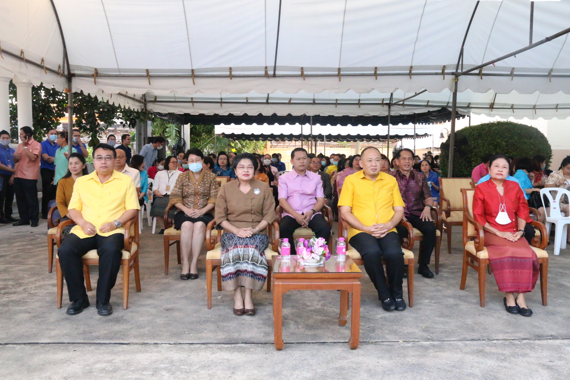﻿อธิบดีกรมบังคับคดีเป็นประธานในพิธีบวงสรวงท่านท้าวมหาพรหมและศาลตายาย เนื่องในโอกาสวันสถาปนากรมบังคับคดี ครบรอบ 46 ปี